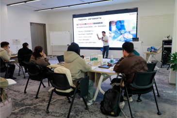 Kuinka Yitailock valmistelee tiimiään älykkäämpään myyntiin ja vahvempaan markkinoille?